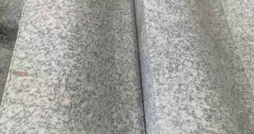 乌海芙蓉白S型拉丝面路沿石