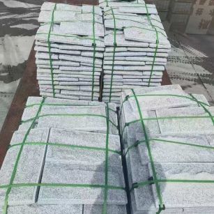 乌海 芝麻白蘑菇石装车出货