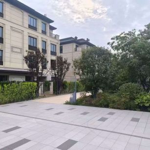 乌海 芝麻白与芝麻白搭配铺装，尺寸1200*600