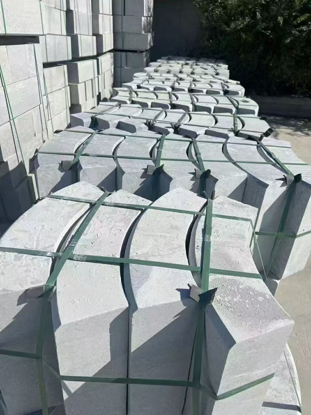 乌海 芝麻灰弧形路沿石