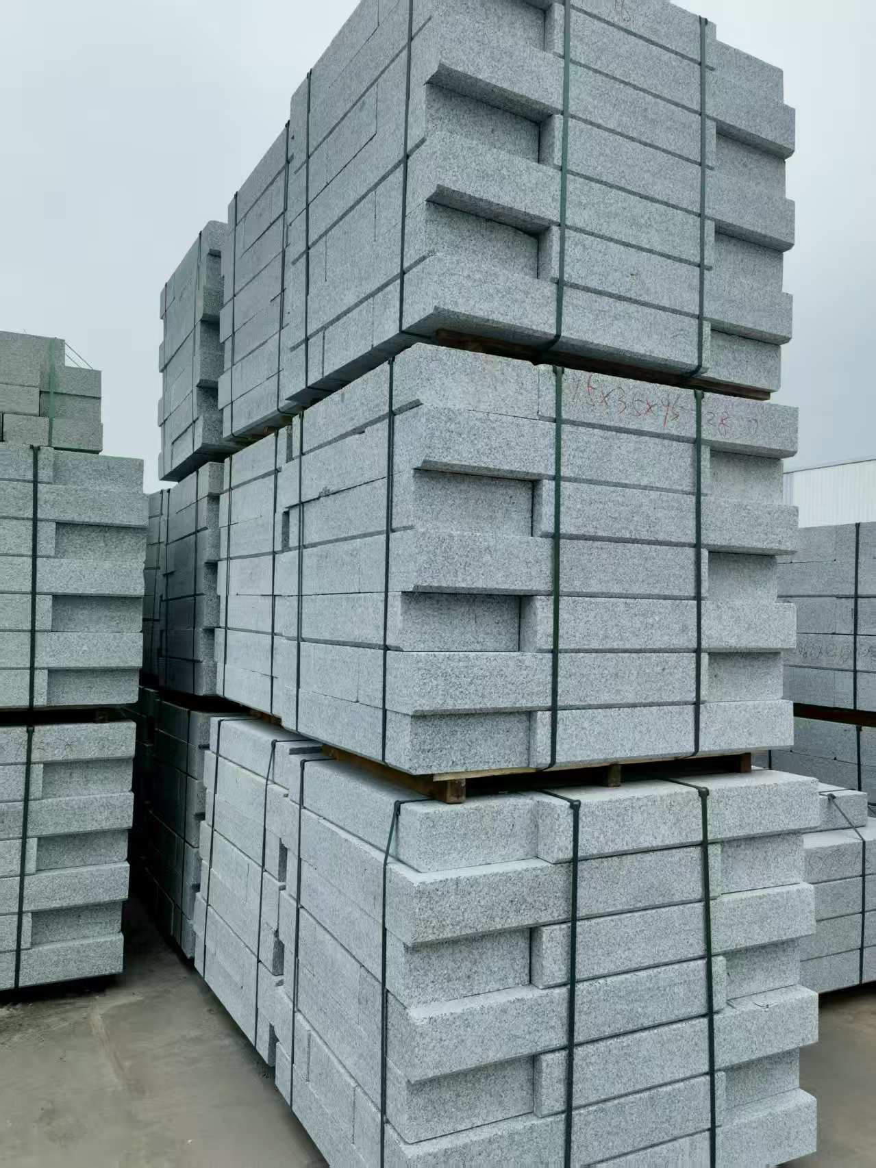 乌海 路沿石，板板正正的路沿石