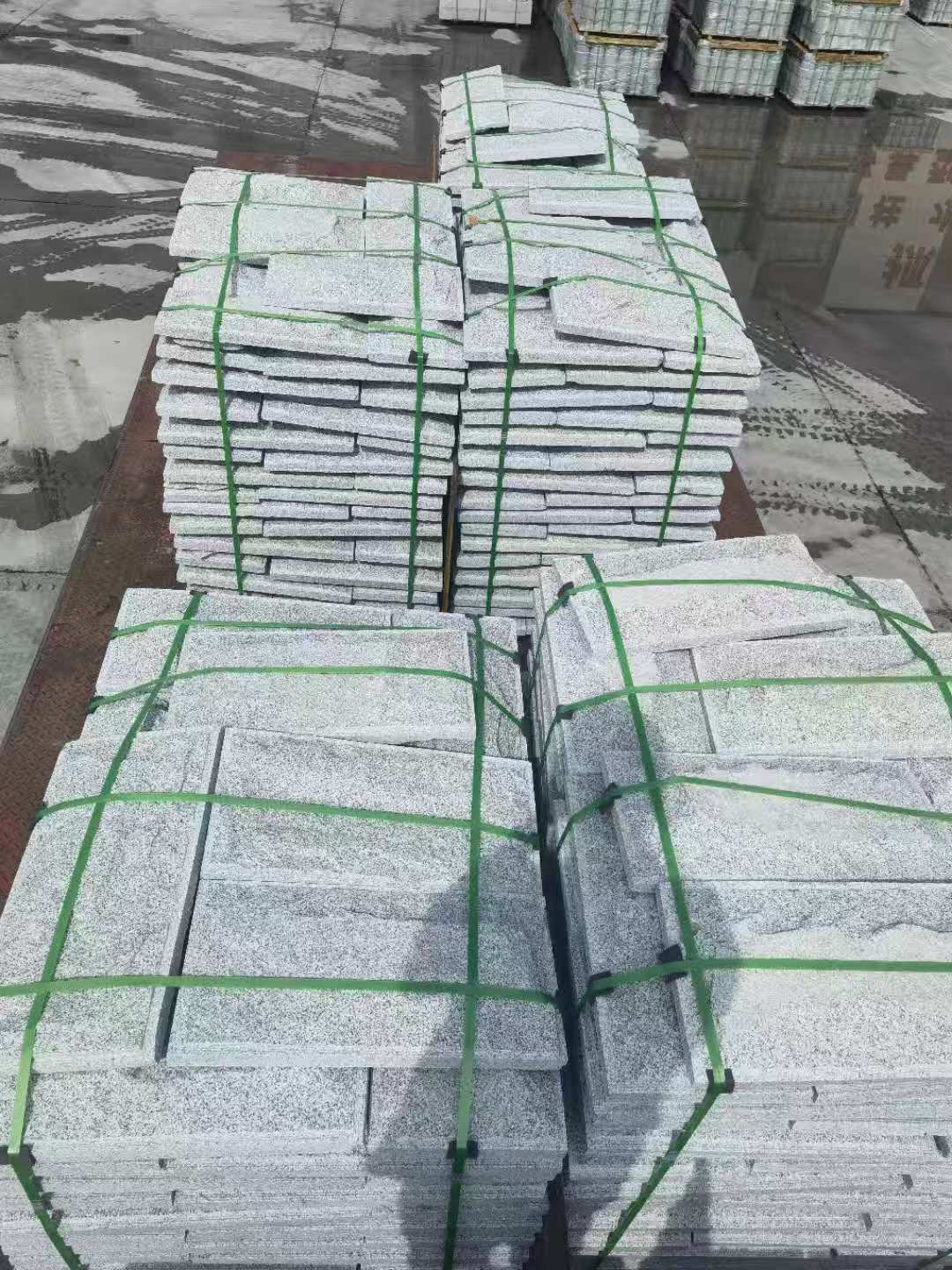 乌海 芝麻白蘑菇石装车出货