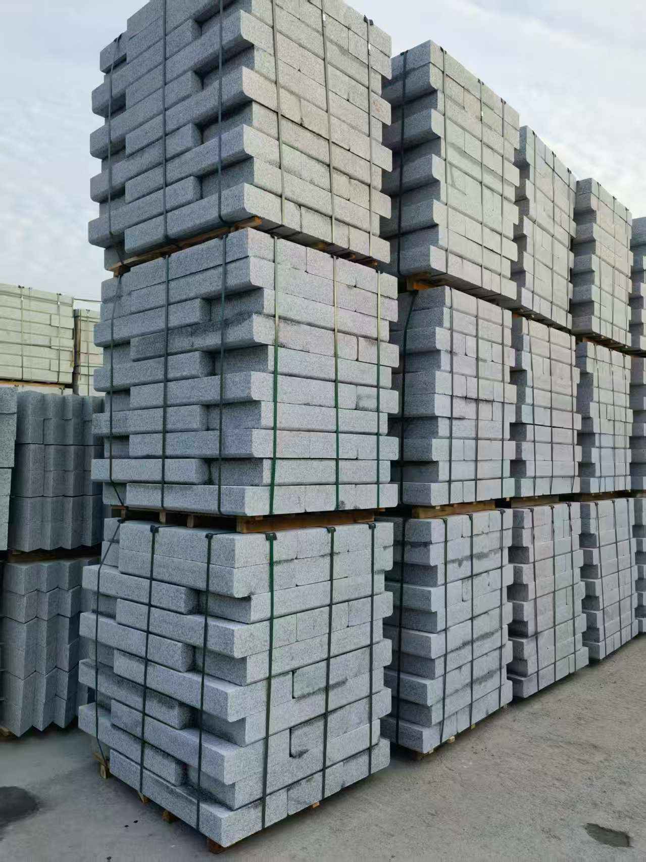 乌海 路沿石（路侧石），颜色一致，尺寸标准