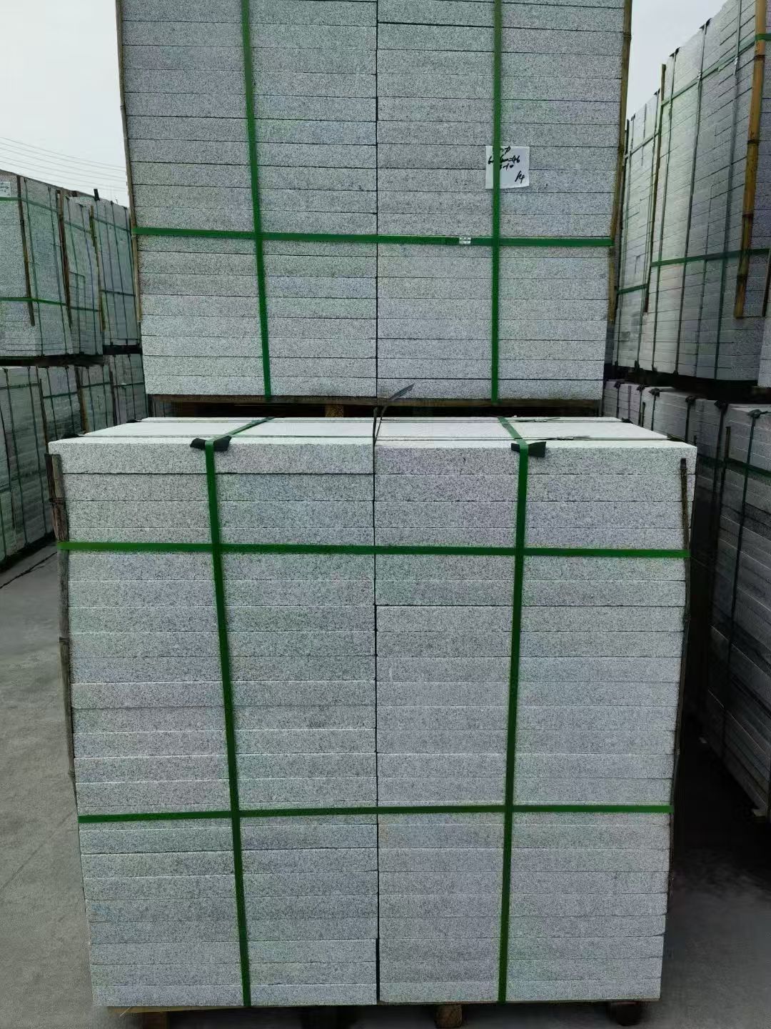 乌海 火烧面地铺石，街道广场园林市政工程板，1.8~5.0厚均有现货