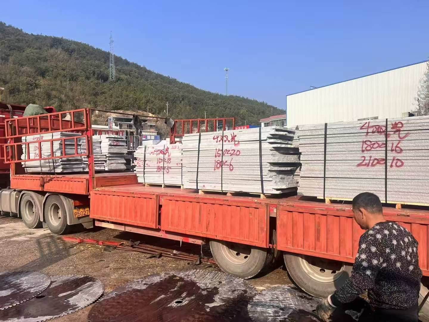 乌海 芝麻灰花岗岩光面毛板出货日常