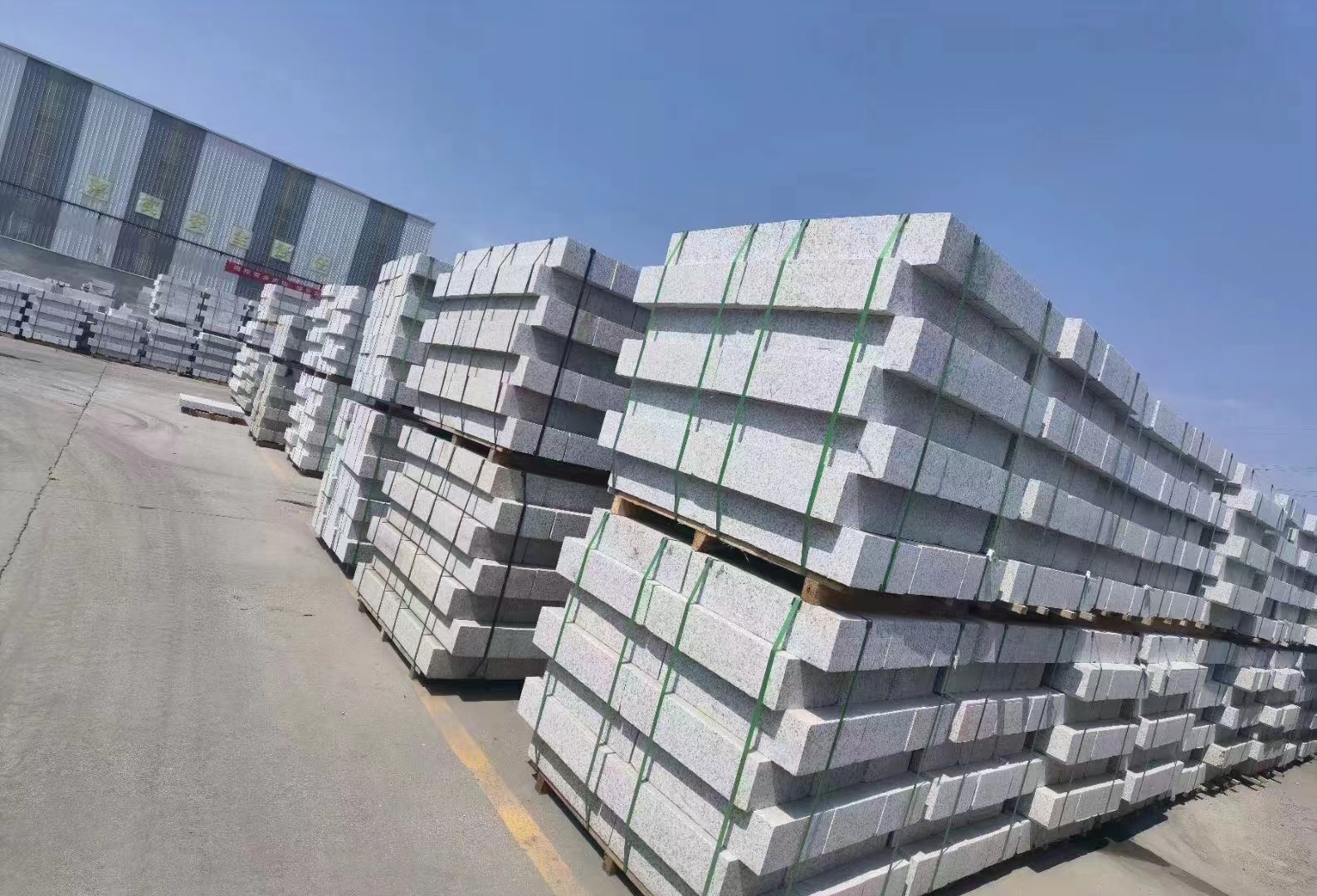 乌海芝麻白路沿石如何进行正确铺设